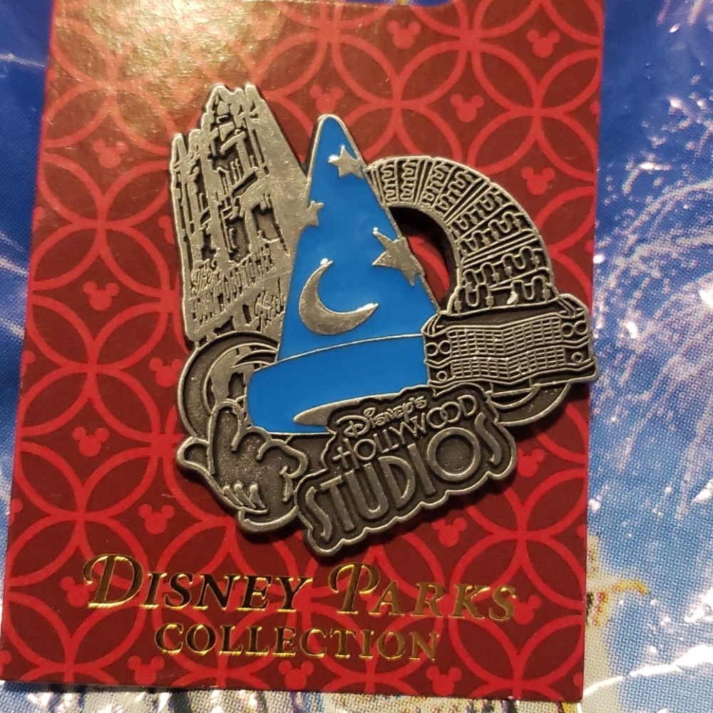 Discontinue Disney Collector Socerors Hat trading pin